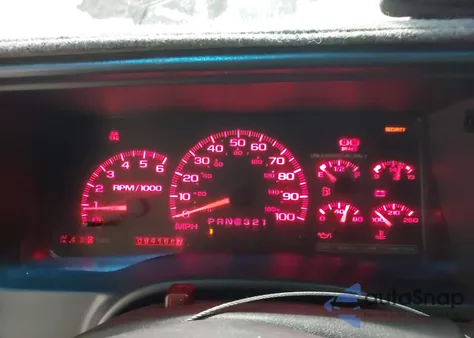 1998 Chevrolet K1500 Fleetside z USA, uszkodzony, nr VIN 1GCEK14R3WZ136352